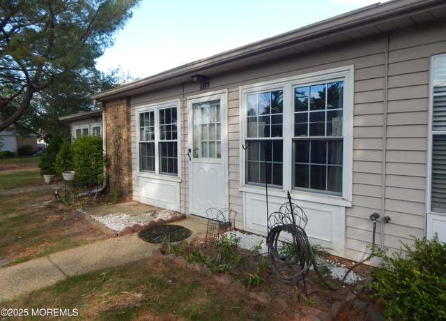 Property at 77B Cambridge Cir, Manchester, NJ 08759, 2 beds, 1 bath