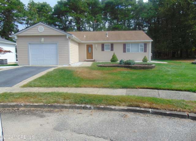 Property at 8 Chopin Ct, Toms River, NJ 08757, 2 beds, 2 baths