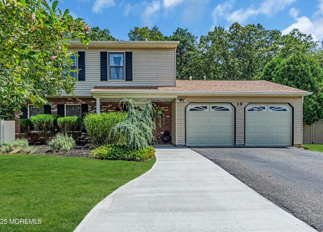 Property at 19 Timberline Dr, Howell, NJ 07731, 3 beds, 2.5 baths