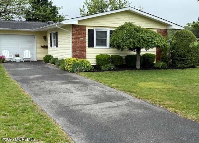 Property at 1 Spenser Ct, Brick, NJ 08724, 2 beds, 1.5 baths
