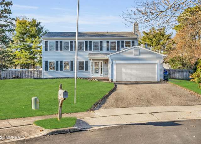 Property at 100 Circle Dr, Toms River, NJ 08753, 4 beds, 2.5 baths