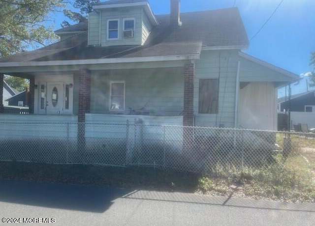 Property at 26 Murray Ln, Keansburg, NJ 07734, 3 beds, 2 baths