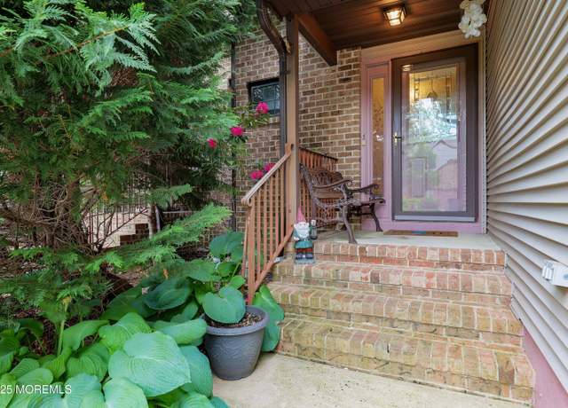 Property at 407 Oak Knoll Dr Unit 40-7, Manalapan, NJ 07726, 3 beds, 2.5 baths
