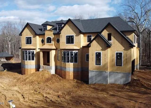 Property at 102 Parker Chase Ct, Morganville, NJ 07751, 5 beds, 5.5 baths