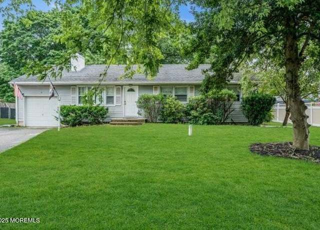 Property at 5 Parkway Dr, Toms River, NJ 08753, 3 beds, 2 baths