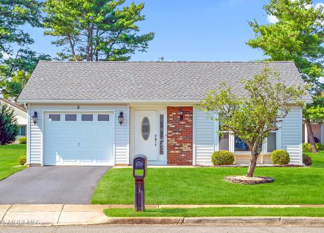 Property at 5 Berkshire Ct, Brick, NJ 08724, 2 beds, 2 baths