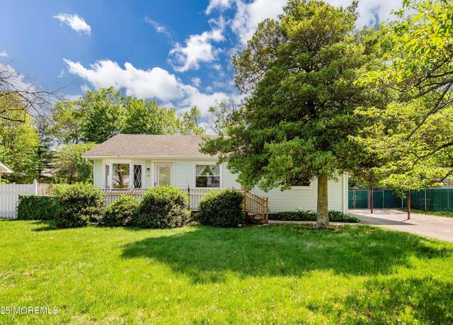 Property at 17 Chestnut Hill Dr, Toms River, NJ 08755, 3 beds, 1.5 baths