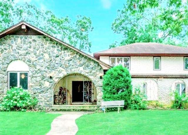 Property at 919 Somerset Dr, Toms River, NJ 08753, 5 beds, 4.5 baths