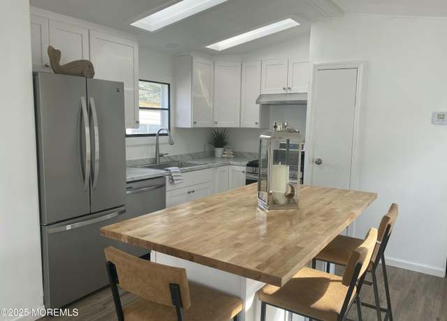 Property at 5 Pine Cone Ln, Manahawkin, NJ 08050, 1 bed, 1 bath