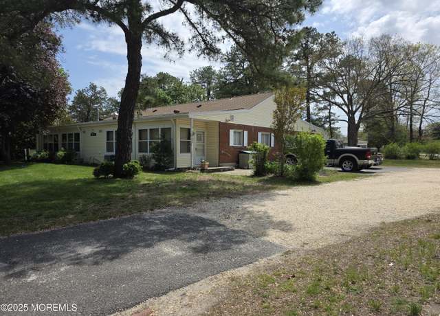 Property at 3A Cherry St, Toms River, NJ 08757, 2 beds, 1 bath