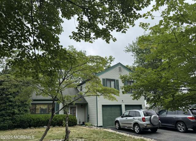 Property at 1090 Westlake Dr, Toms River, NJ 08753, 4 beds, 2.5 baths