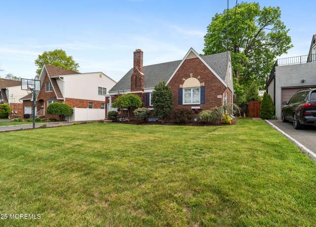 Property at 5-01 Summit Ave, Fairlawn, NJ 07410, 4 beds, 2 baths