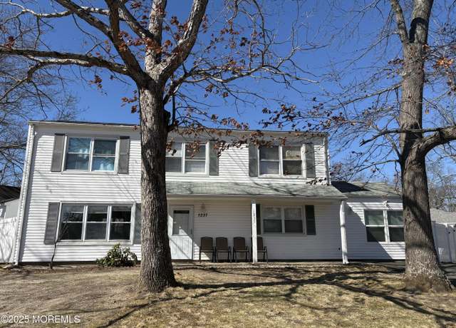 Property at 1237 Medina Rd, Lakewood, NJ 08701, 4 beds, 2.5 baths