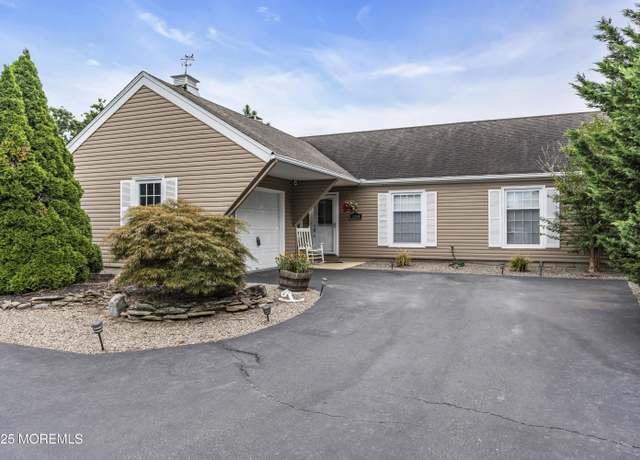 Property at 1109 Carriage Ct, Toms River, NJ 08753, 3 beds, 2 baths