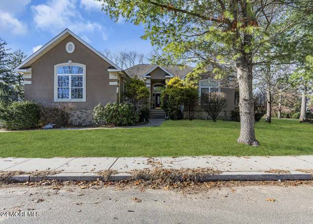 Property at 22 Circle Pl, Lakewood, NJ 08701, 9 beds, 4.5 baths