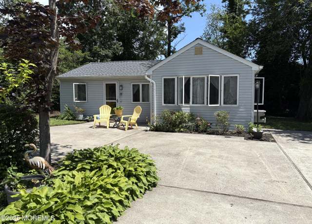 Property at 35 Keelson Dr, Waretown, NJ 08758, 3 beds, 1.5 baths