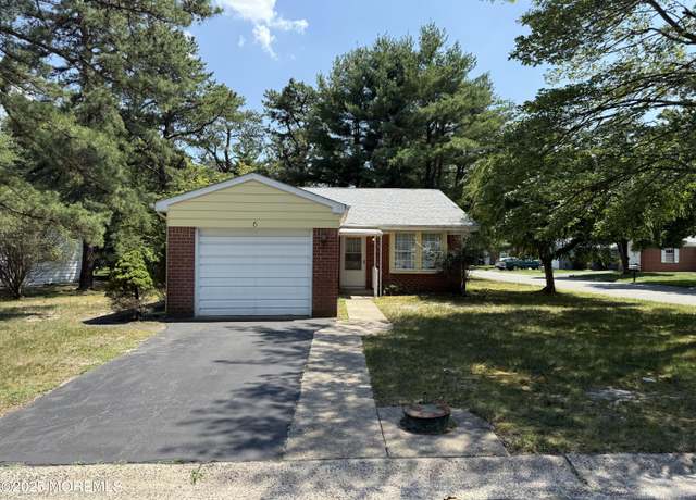 Property at 6 Concord Ln, Whiting, NJ 08759, 2 beds, 1 bath