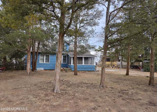 Property at 580 Kingfisher Cir, Brick, NJ 08723, 3 beds, 1.5 baths
