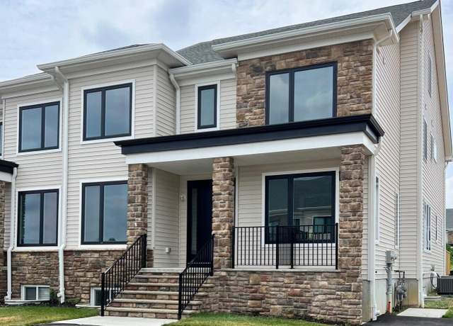 Property at 2 Payne Ave, Lakewood, NJ 08701, 6 beds, 4.5 baths