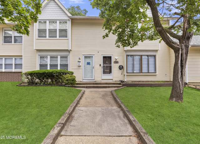 Property at 129 Tudor Ct, Lakewood, NJ 08701, 3 beds, 1.5 baths