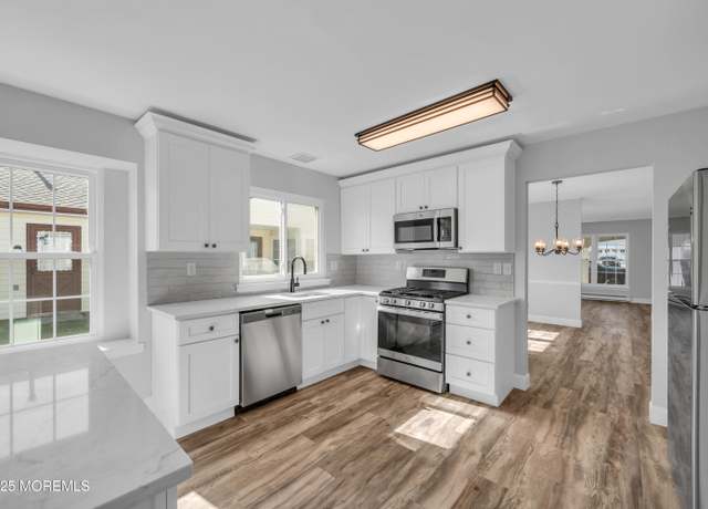 Property at 3 Gladstone Ave, Manchester, NJ 08759, 2 beds, 2 baths