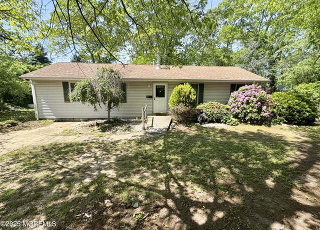 Property at 28 Chain Blvd, Bayville, NJ 08721, 3 beds, 1 bath