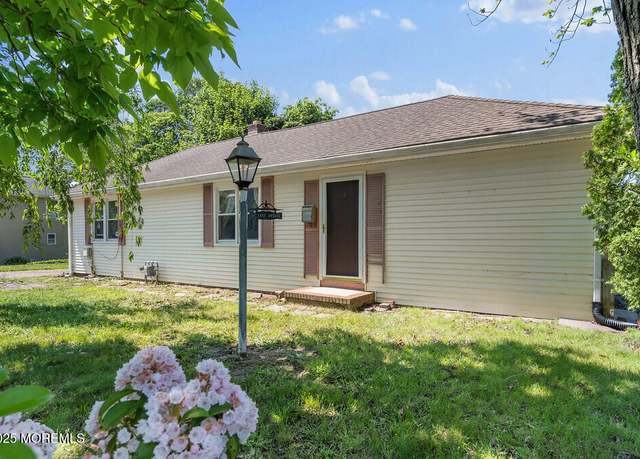 Property at 14 East Ave, Atlantic Highlands, NJ 07716, 2 beds, 1 bath