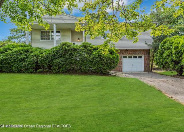 Property at 1374 Red Oak Dr, Lakewood, NJ 08701, 4 beds, 1.5 baths