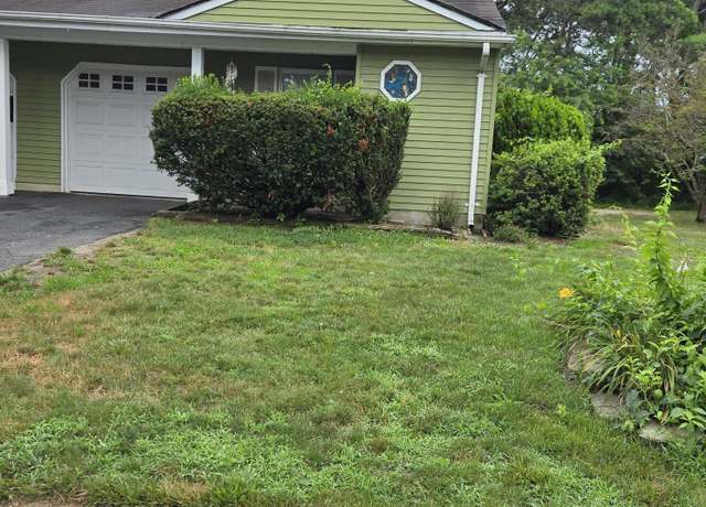 Property at 33 Mariner Pl, Brick, NJ 08723, 2 beds, 1 bath