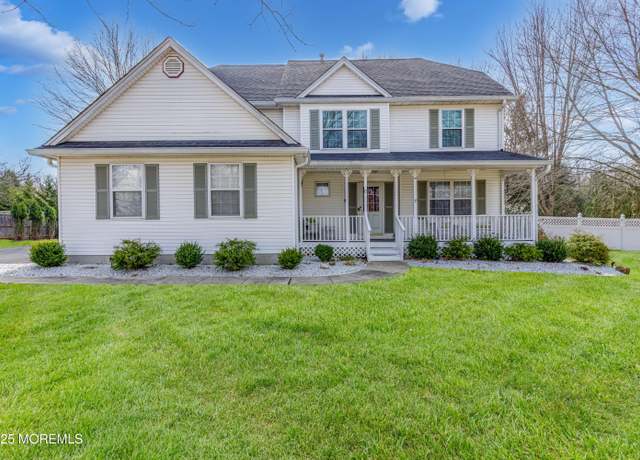 Property at 17 E Scarlet Oak Ct, Jackson, NJ 08527, 4 beds, 3.5 baths