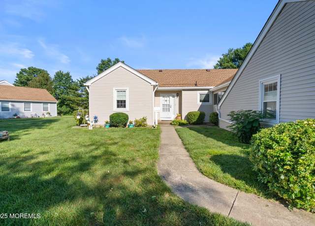 Property at 82 B Parkway Dr, Freehold, NJ 07728, 2 beds, 2 baths