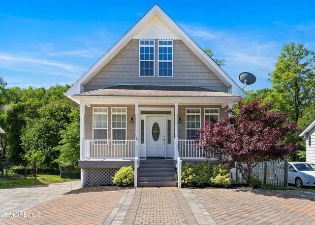 Property at 35 Sweetmans Ln, Manalapan, NJ 07726, 2 beds, 3 baths