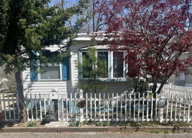Property at 5 B Trl, Brick, NJ 08724, 2 beds, 1 bath