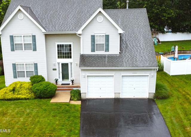 Property at 21 Orchid Ln, Barnegat, NJ 08005, 4 beds, 2.5 baths