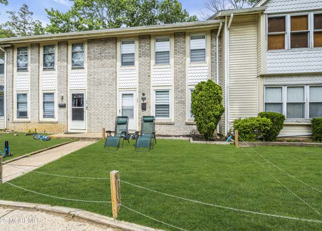 Property at 158 Stratford Pl, Lakewood, NJ 08701, 4 beds, 1.5 baths