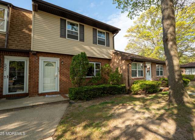 Property at 554 Labanna Ct, Brick, NJ 08724, 2 beds, 1.5 baths