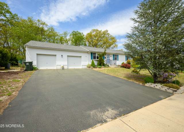 Property at 5 Darien Cir, Howell, NJ 07731, 3 beds, 2 baths