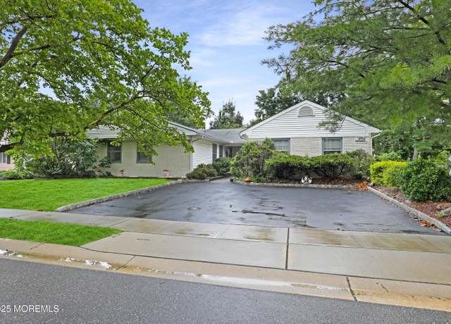 Property at 4 Dawn Way, Aberdeen, NJ 07747, 3 beds, 2.5 baths