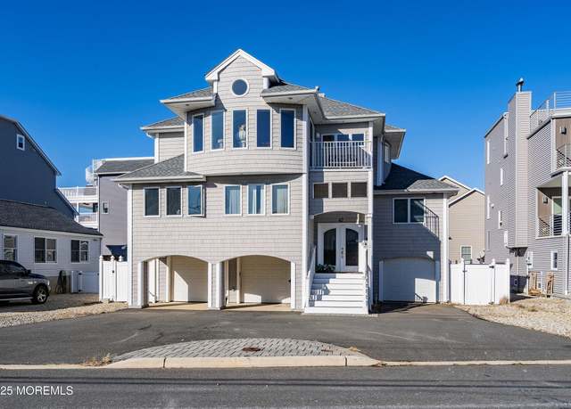 Property at 42 Bay Breeze Dr, Toms River, NJ 08753, 4 beds, 3.5 baths