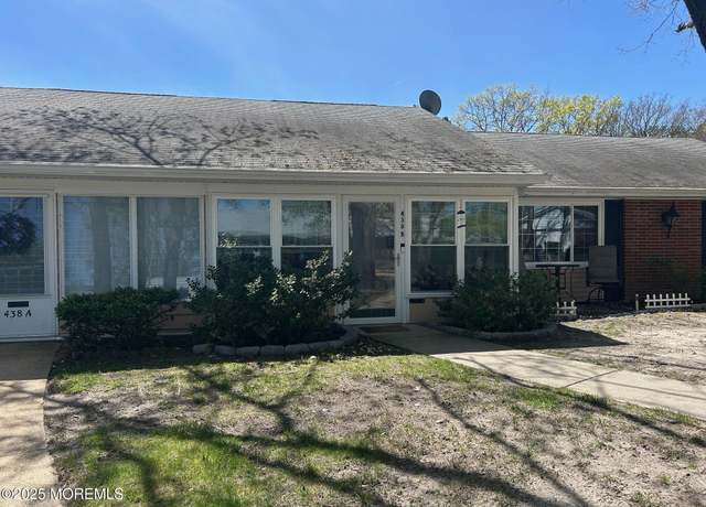 Property at 438B Portsmouth Dr, Lakewood, NJ 08701, 2 beds, 1 bath
