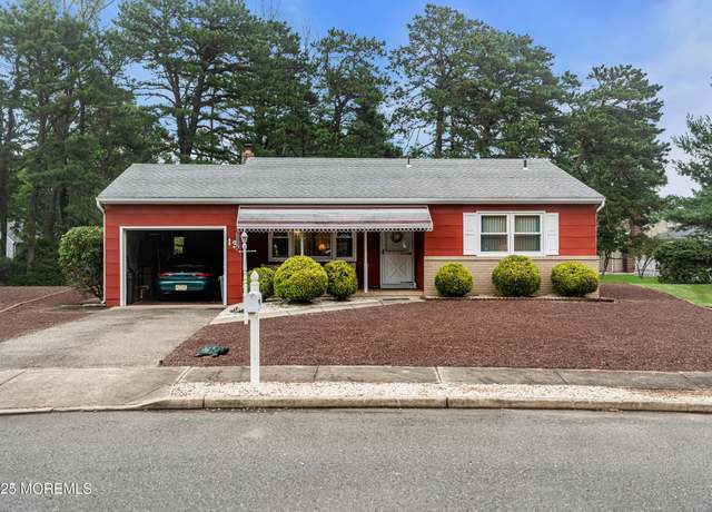Property at 13 Millbrook Ct, Toms River, NJ 08757, 2 beds, 1 bath