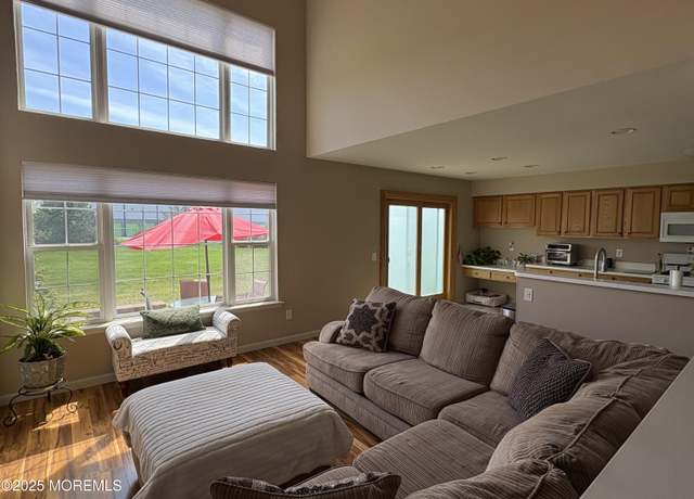 Property at 5506 Belmont Ct, Toms River, NJ 08755, 3 beds, 2.5 baths