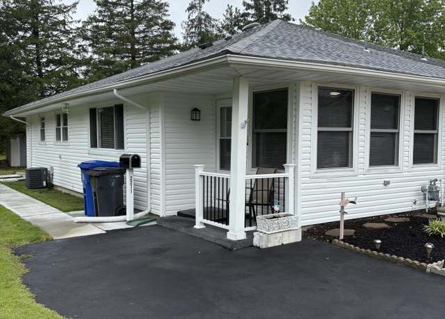 Property at 2211 Yorktowne Blvd, Toms River, NJ 08753, 2 beds, 1 bath
