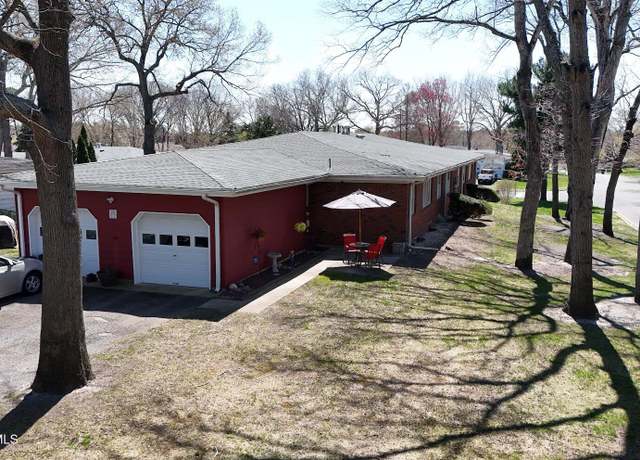Property at 20C Court B, Brick, NJ 08724, 2 beds, 1.5 baths