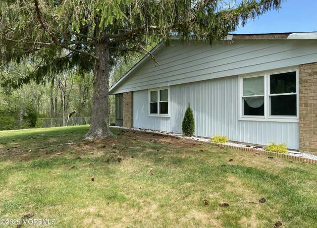 Property at 19D Yorkshire Ct, Manchester, NJ 08759, 2 beds, 1 bath
