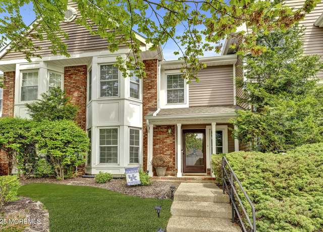 Property at 43 Woodledge Ct, Rockaway Twp, NJ 07866, 3 beds, 2.5 baths