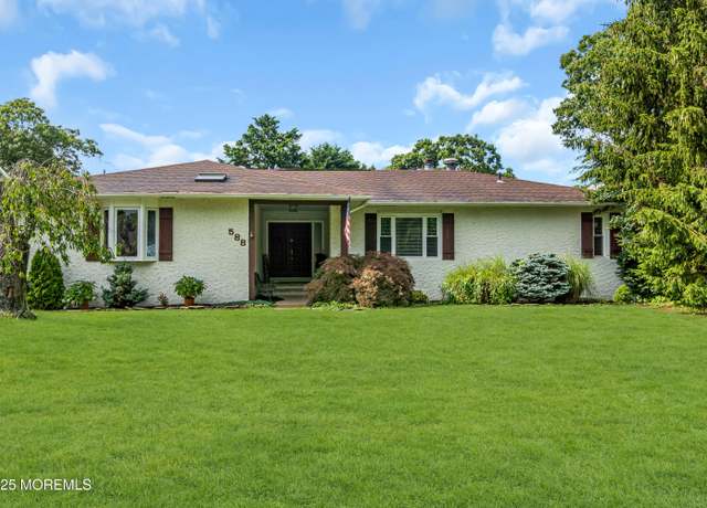 Property at 588 Midwood Dr, Brick, NJ 08724, 3 beds, 3 baths