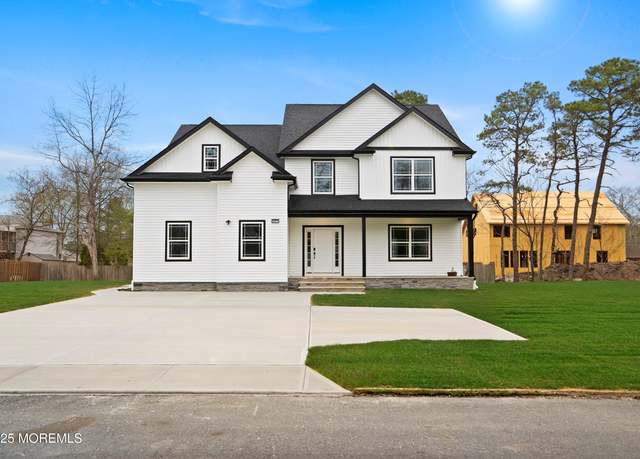 Property at 2117 Broadway Blvd, Toms River, NJ 08757, 4 beds, 3.5 baths
