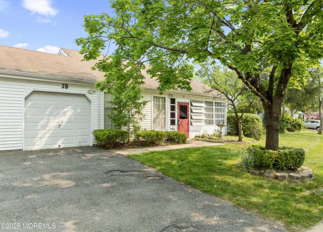 Property at 2B Poppy Ct, Lakewood, NJ 08701, 3 beds, 1.5 baths