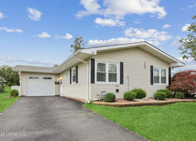 Property at 50 Collins Ct, Brick, NJ 08724, 2 beds, 1.5 baths